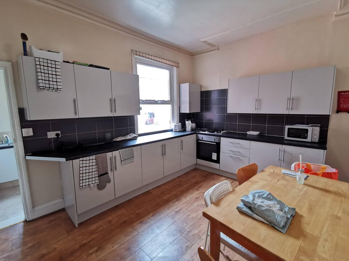 7 bedroom house for rent Queens Road, Leeds, LS6 1HU UniHomes