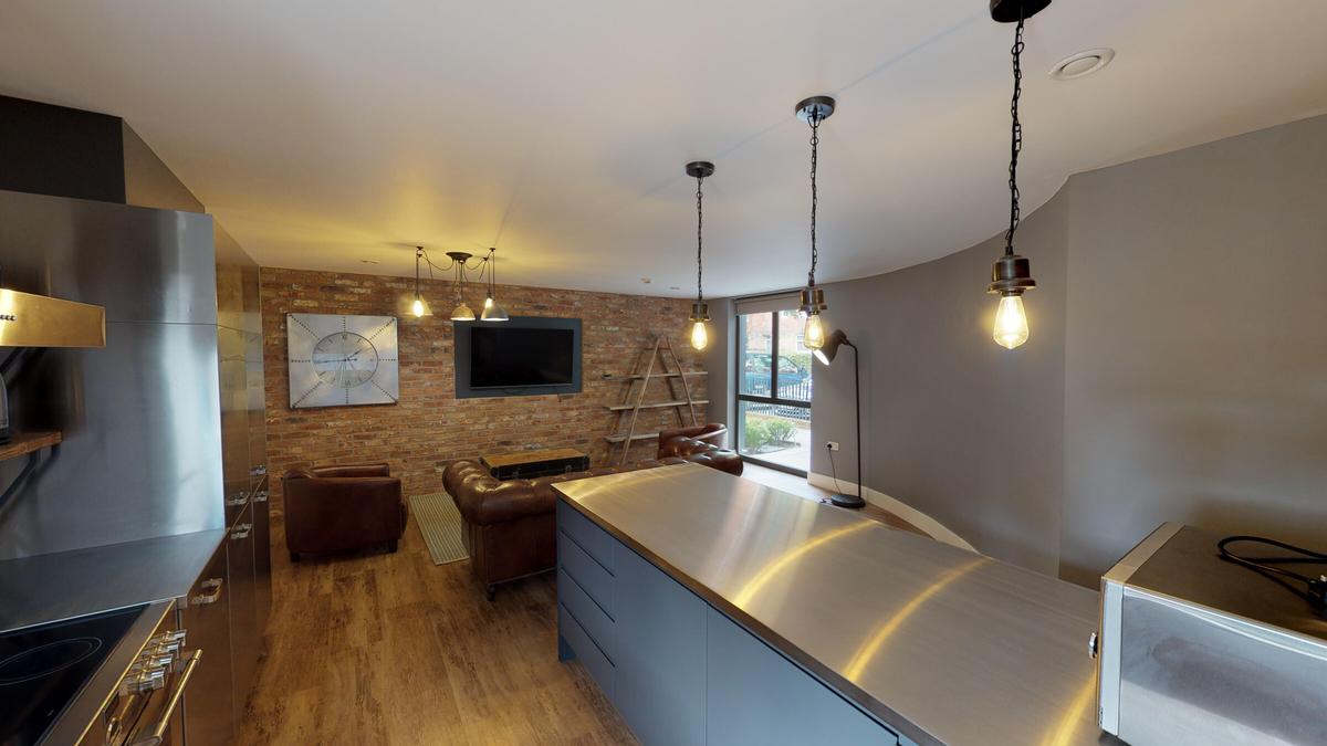 3 bedroom apartment for rent Moorland Avenue Flat 2, Leeds, LS6 1AP UniHomes