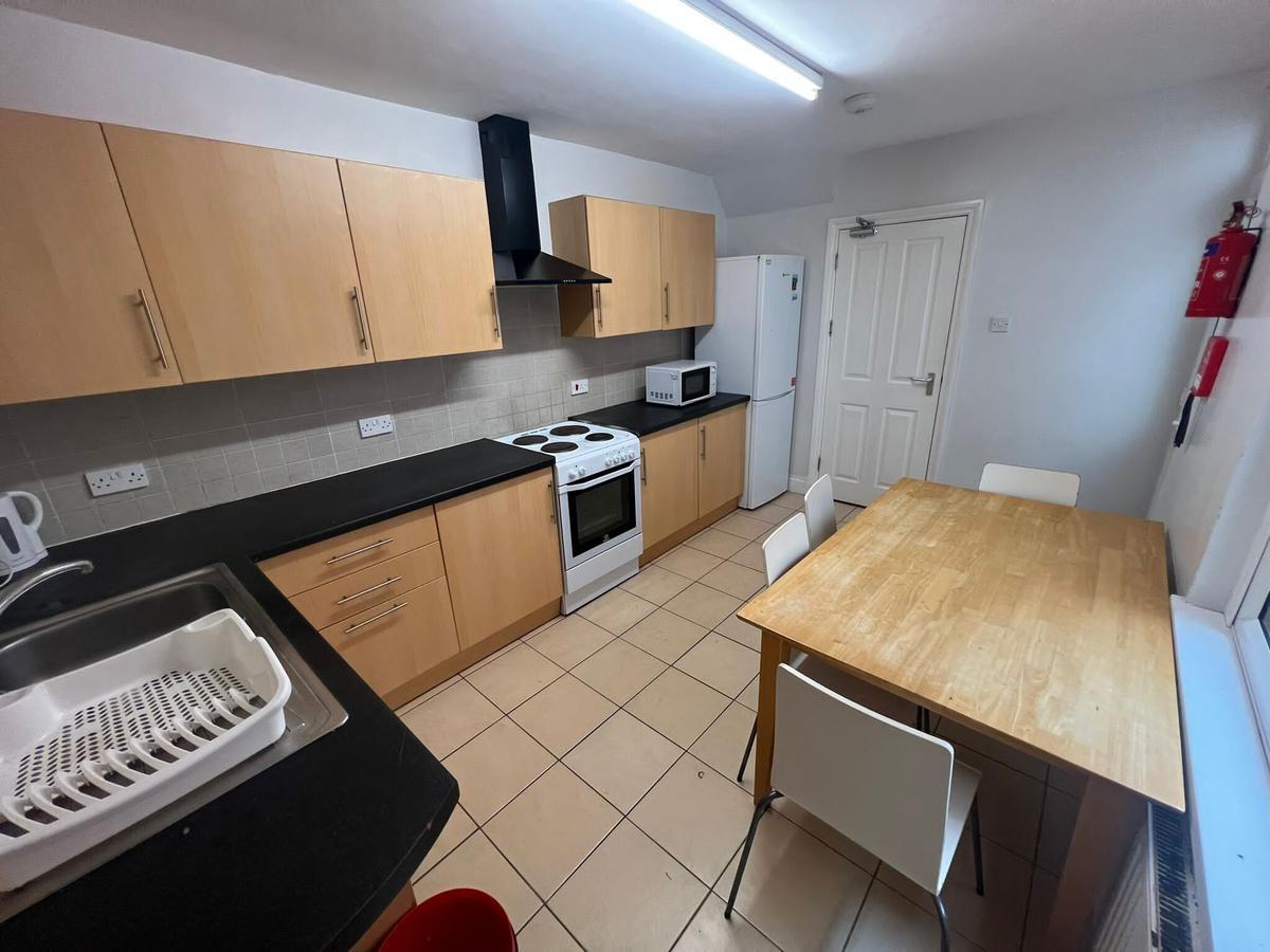 4 bedroom house for rent Bay View Terrace, Swansea, SA1 4LT UniHomes