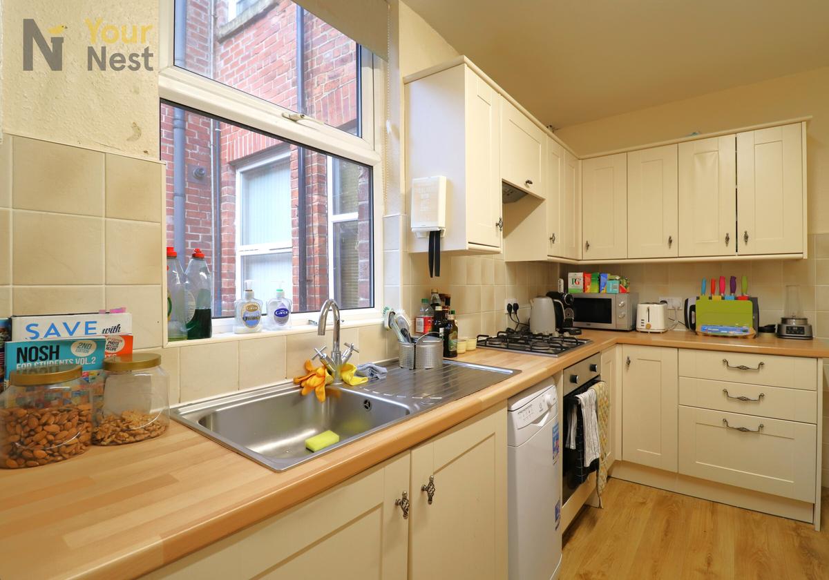 5 bedroom house for rent Blandford Gardens, Leeds, LS2 9AL UniHomes