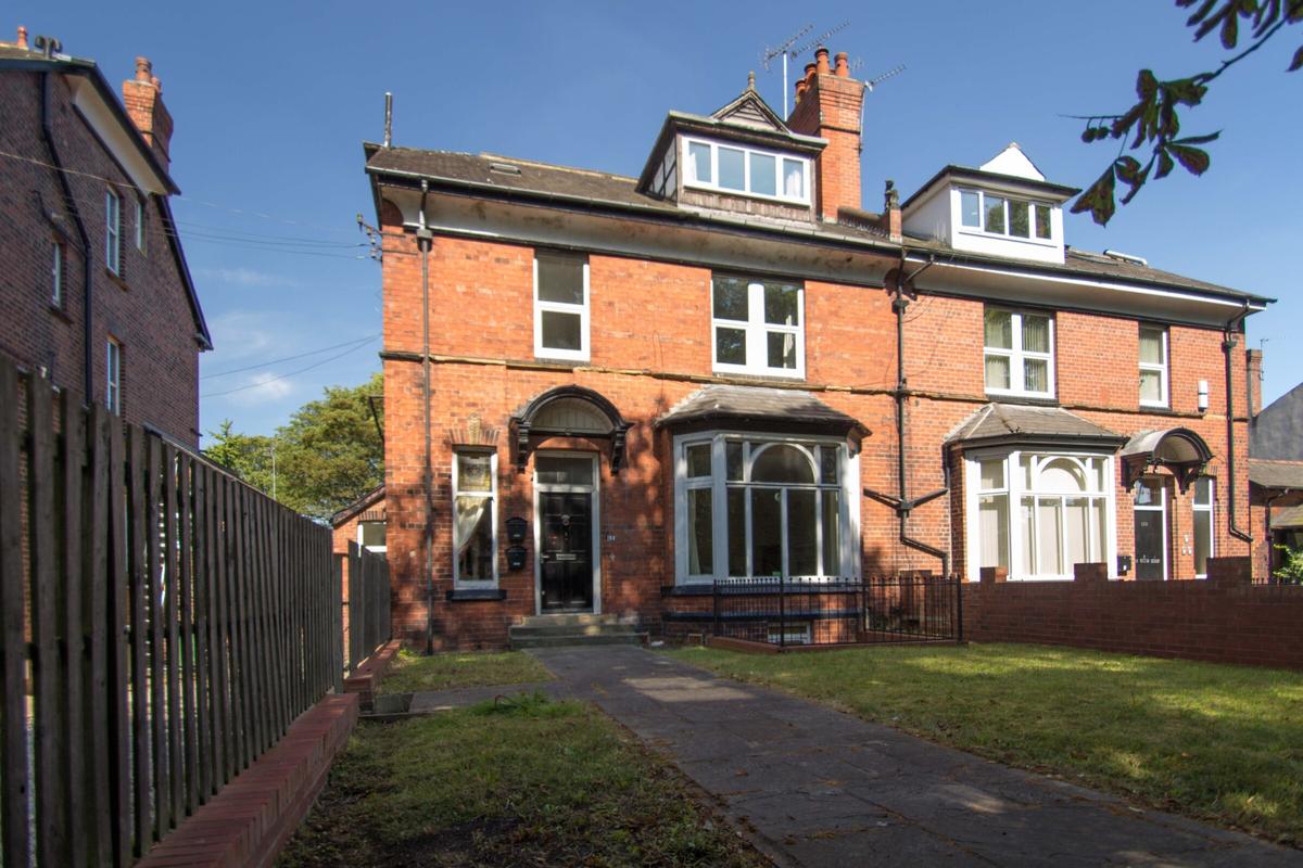 2 bedroom house for rent Otley Road, Leeds, LS16 5JX UniHomes