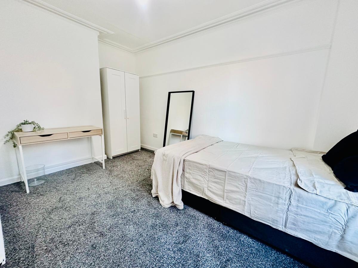 6 bedroom house for rent Claremont View, Leeds, LS3 1AU UniHomes