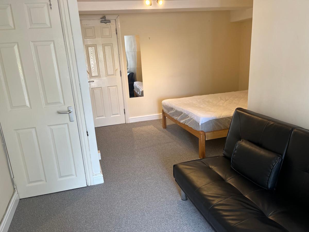 5 bedroom house for rent Coronation Avenue, Bath, BA2 2JP UniHomes