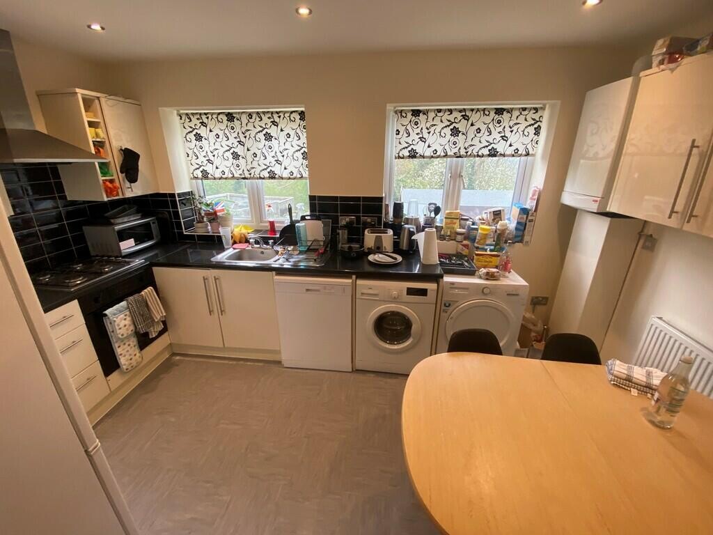 4 bedroom house for rent Woodside Road, Surrey, GU2 8HQ UniHomes