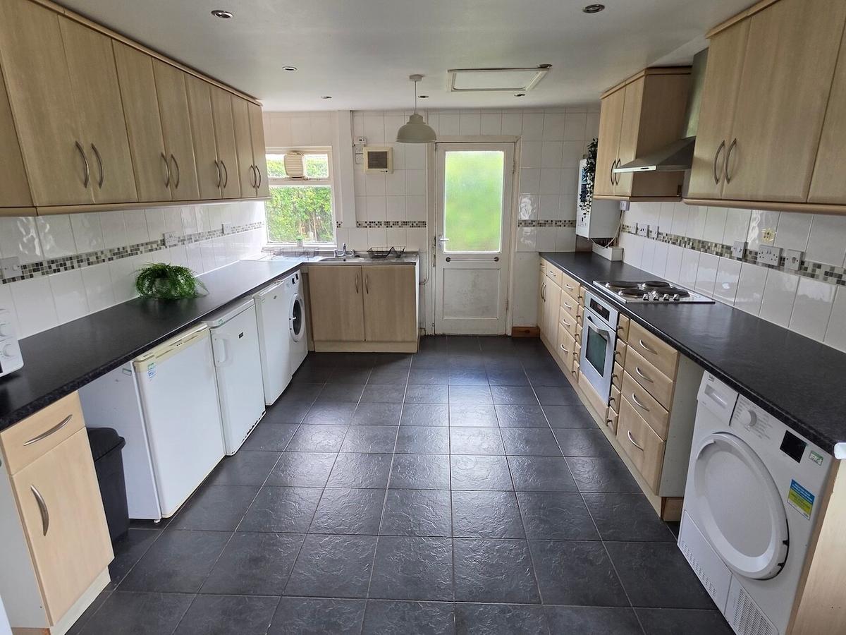 5 bedroom house on Hawton Crescent, Wollaton, Nottingham