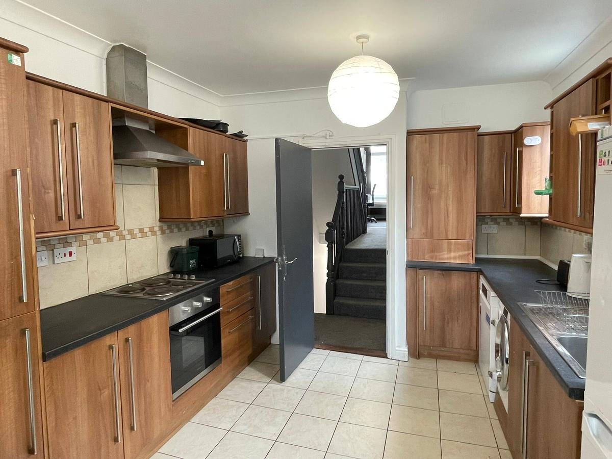 5 bedroom house on Brynymor Crescent, Uplands, Swansea