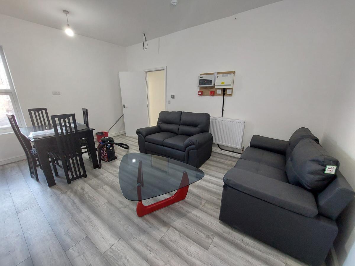 4 bedroom apartment for rent Wilmslow Road, Manchester, M14 6LD UniHomes