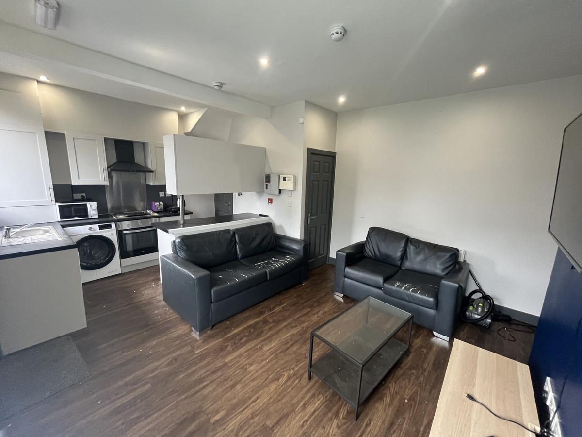 4 bedroom house for rent Beechwood Terrace, Leeds, LS4 2NG UniHomes