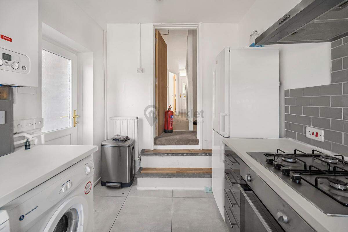 4 bedroom house on St. Michaels Avenue, Treforest, Pontypridd