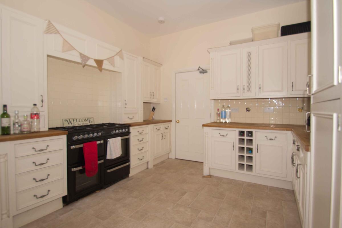 2 bedroom house for rent Otley Road Leeds, LS16 5JX UniHomes