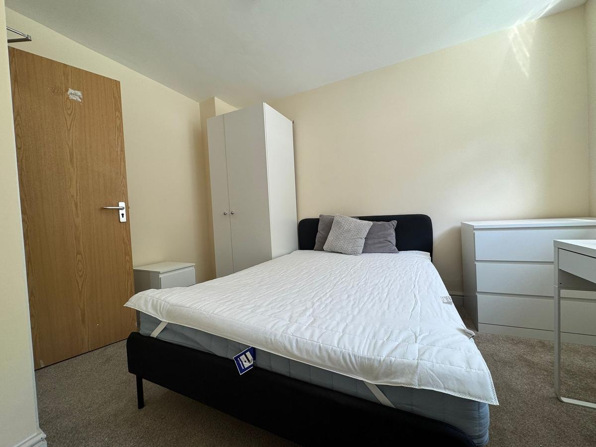 1 bedroom house on St. Helens Avenue, Brynmill, Swansea