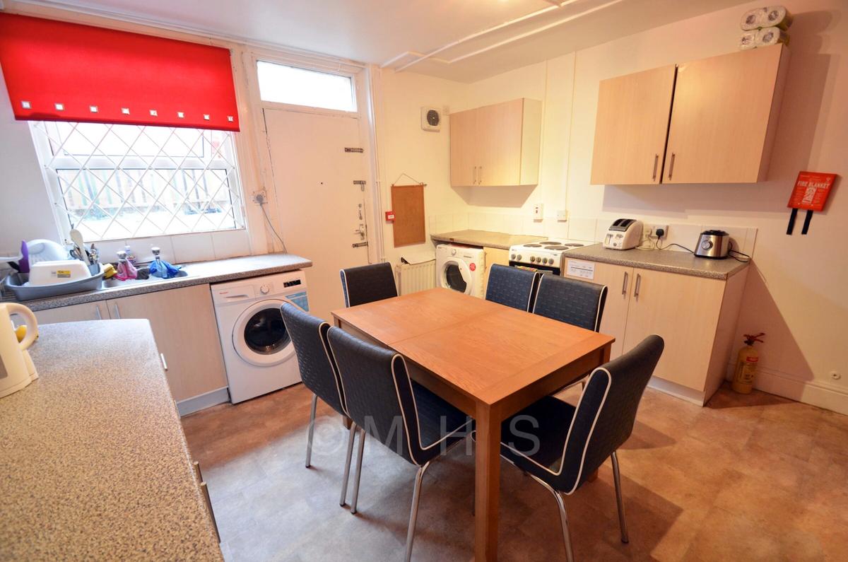 6 bedroom house for rent Hartley Crescent, Leeds, LS6 2LL UniHomes