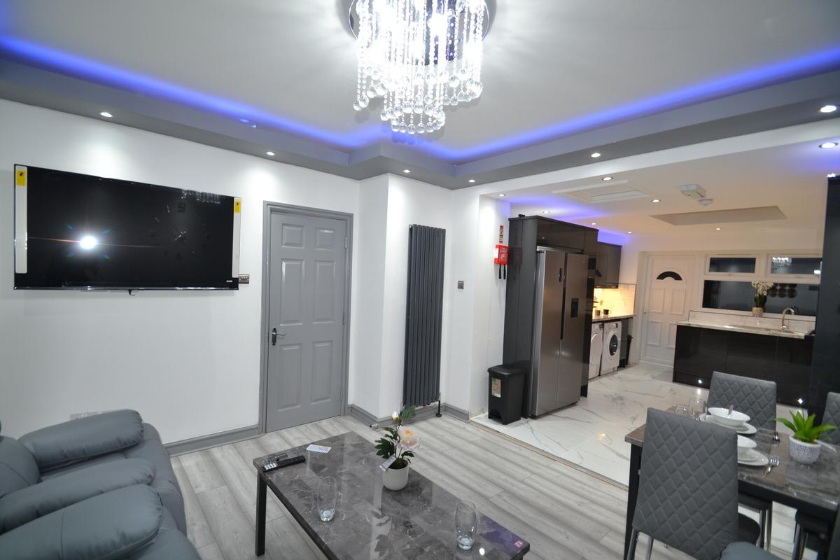 6 bedroom house on Denison Road, Victoria Park, Manchester