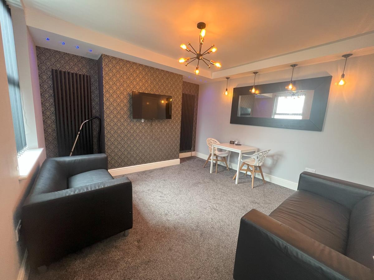 2 bedroom house for rent Glossop View, Leeds, LS6 2LQ UniHomes