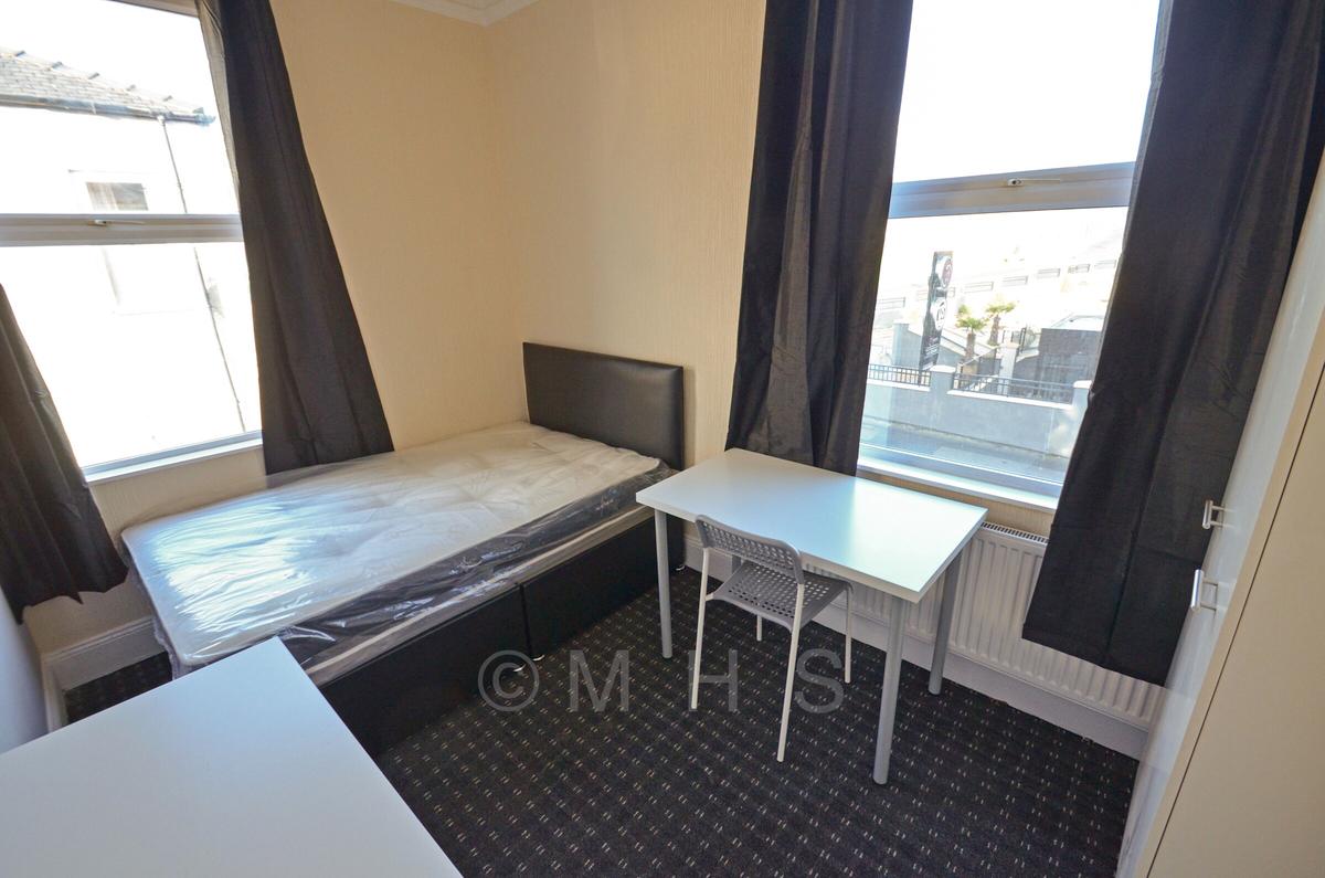 6 bedroom house for rent Woodhouse Street Leeds, LS6 2NY UniHomes