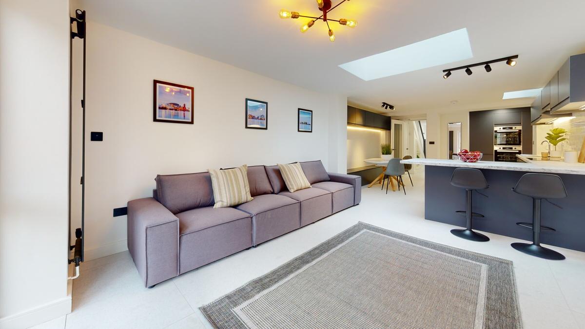 6 bedroom house on Woodville Road, Cathays, Cardiff