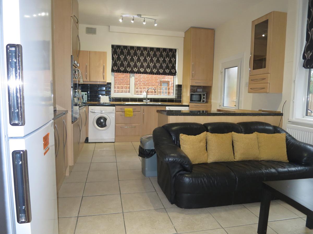 6 bedroom house for rent Ella Road, Nottingham, NG2 5GX UniHomes