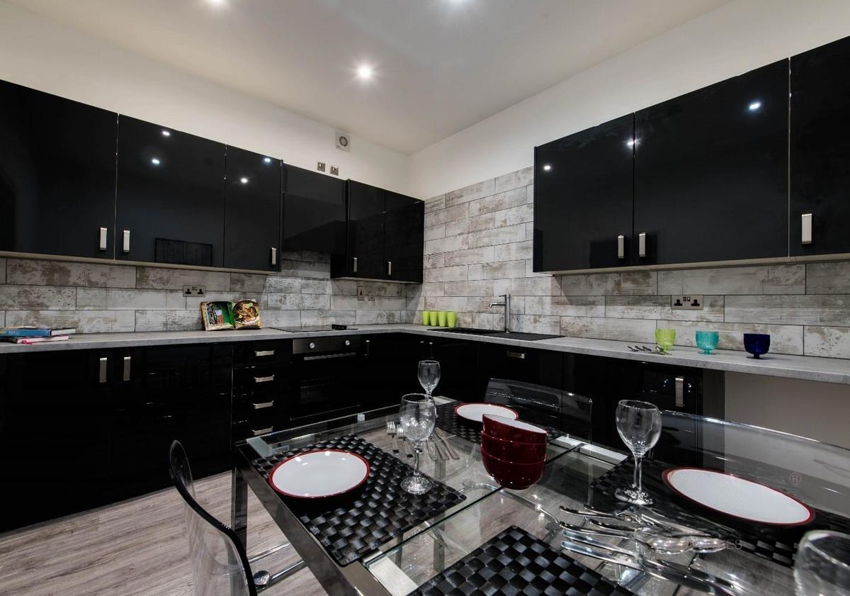 4 bedroom apartment on 27 Blenheim Terrace, City Centre, Leeds