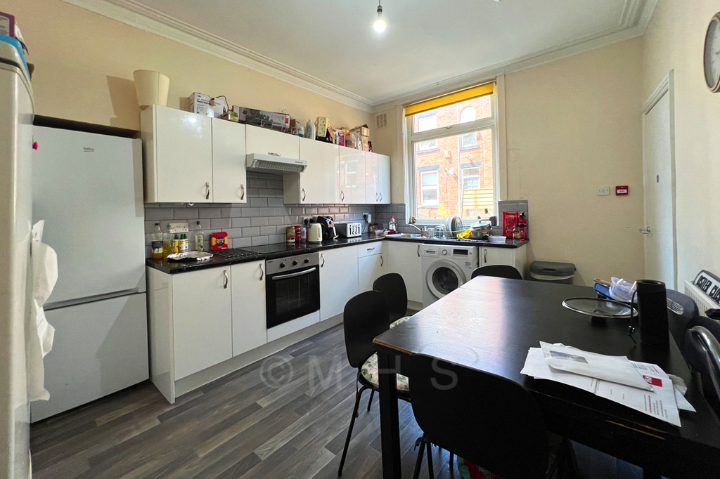 6 bedroom house on Delph Mount, Woodhouse, Leeds