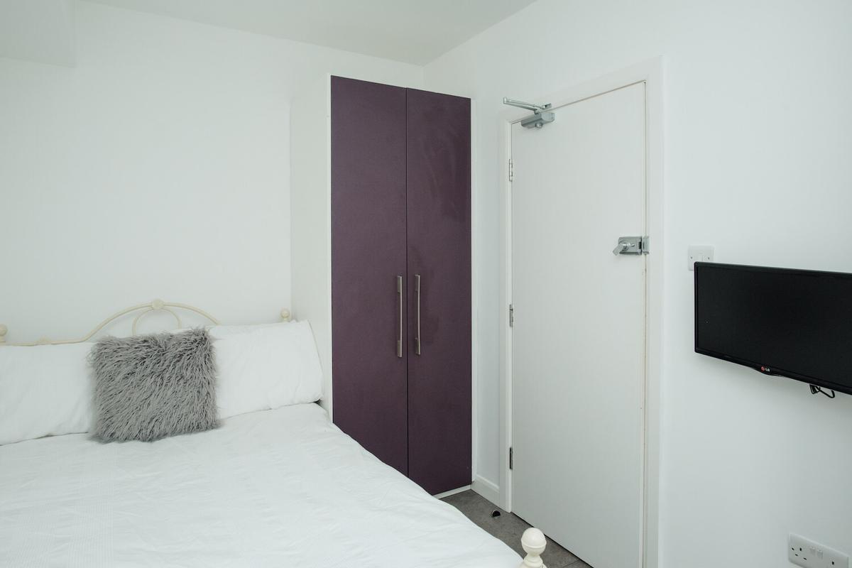 4 bedroom house for rent Thornton Road, StokeonTrent, ST4 2BD UniHomes