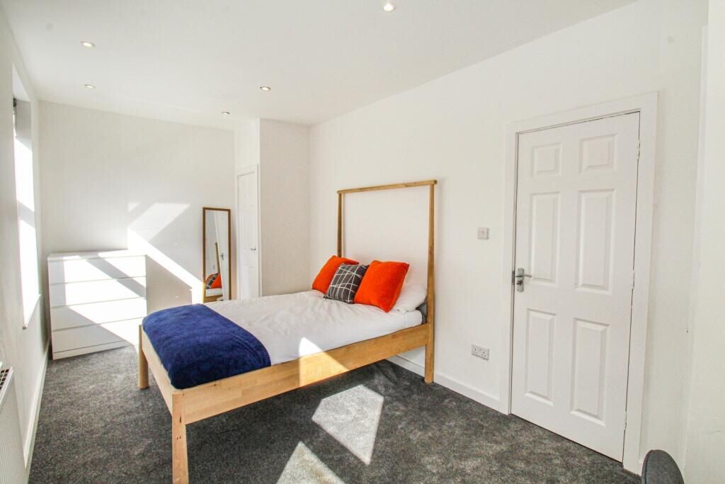 3 bedroom house for rent Stanmore View, Leeds, LS4 2RW UniHomes