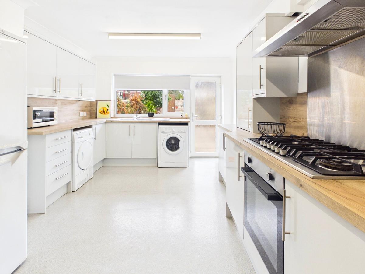6 bedroom house on St. Helens Avenue, Brynmill, Swansea