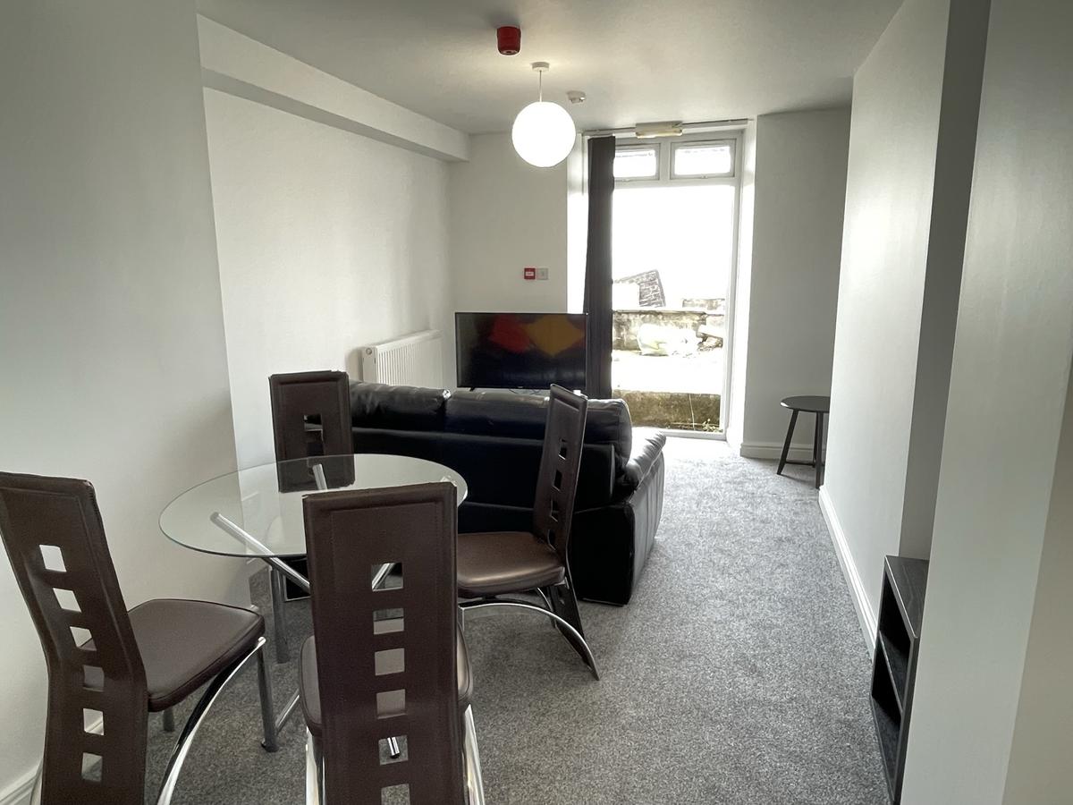 2 bedroom apartment on Trafalgar Place, Brynmill, Swansea