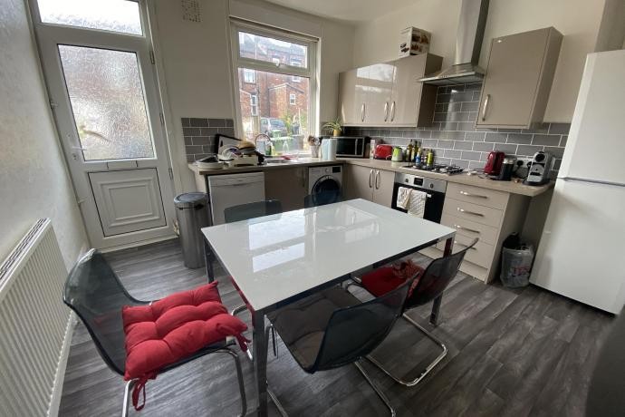 5 bedroom house on St. Anns Avenue, Burley, Leeds