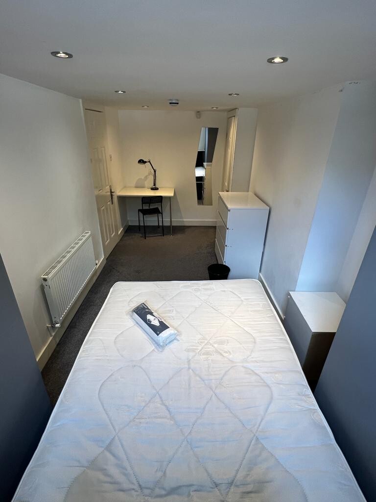 8 bedroom house for rent Headingley Mount, Leeds, LS6 3EL UniHomes