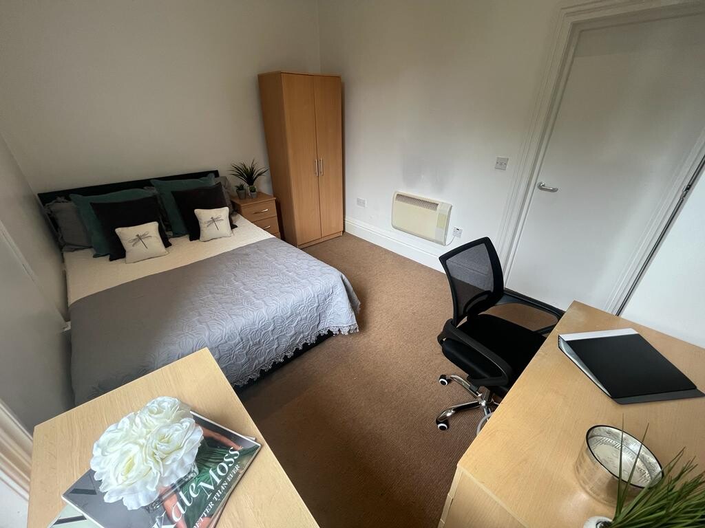 2 bedroom house for rent Ridgeway House, Grosvenor Road Leeds, LS6 2DZ