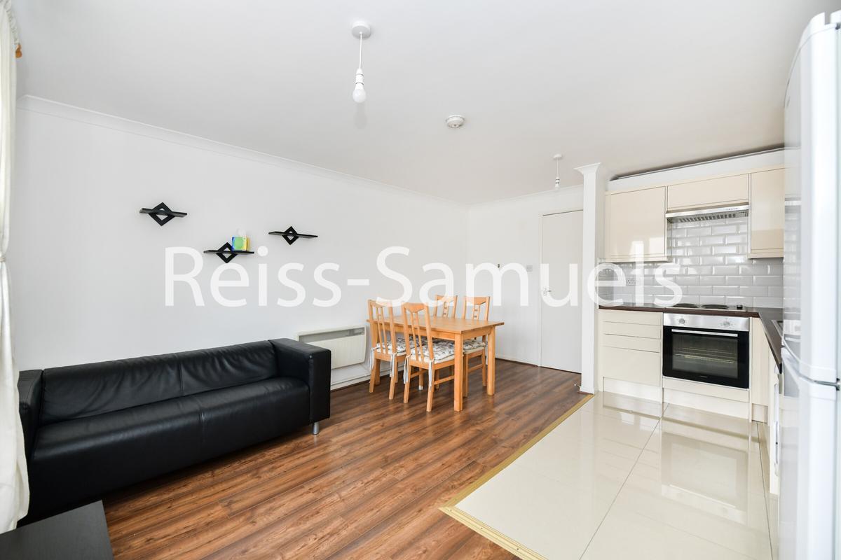 1 bedroom apartment on Ambassador Square, Canary Wharf, London