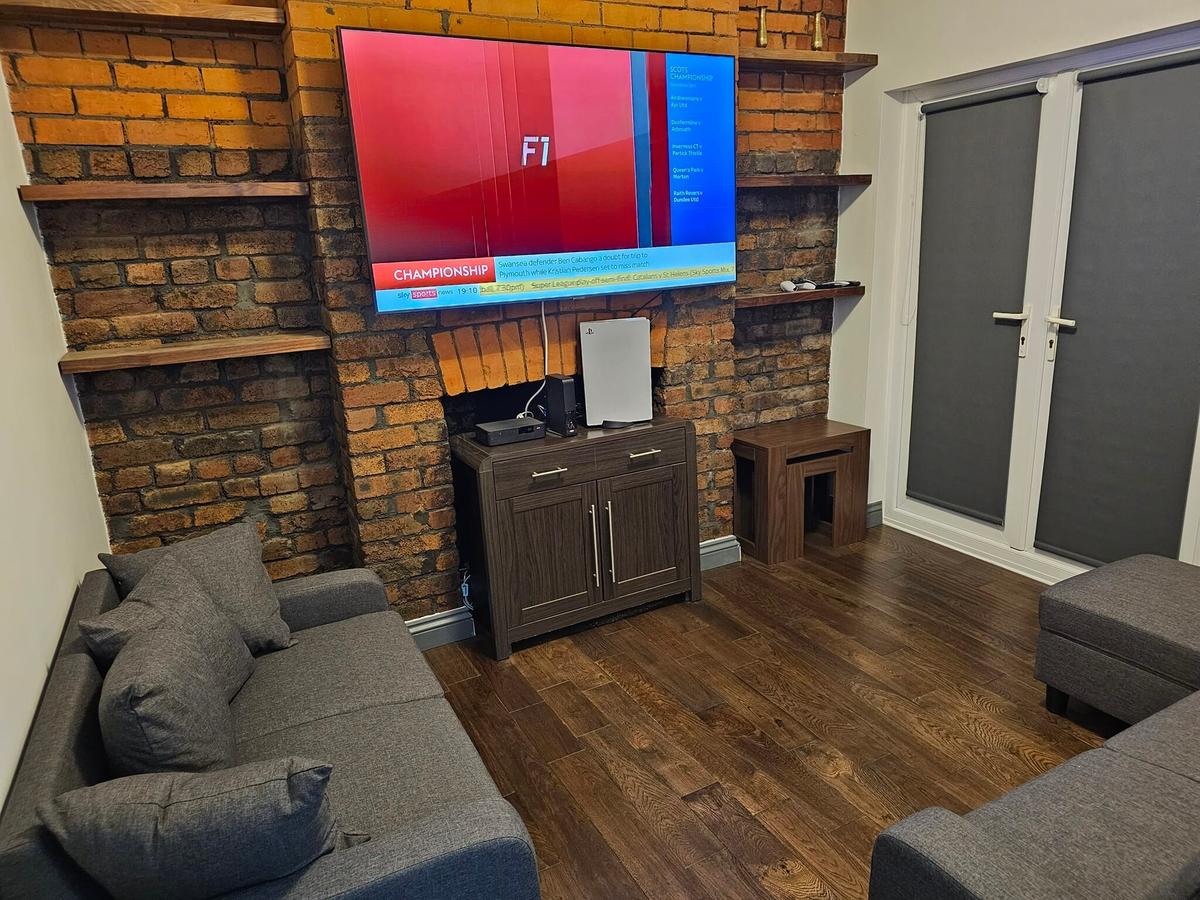 5 bedroom house on Baglan Street, Port Tennant, Swansea
