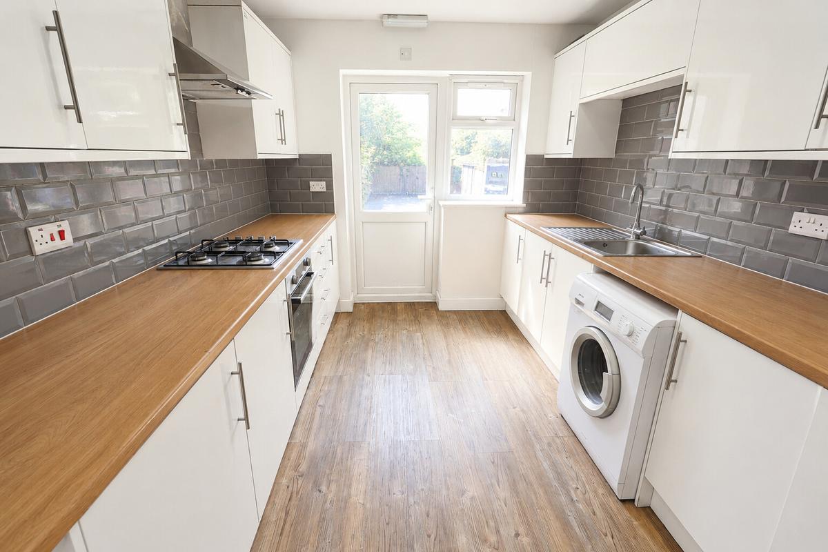 5 bedroom house on Knight Avenue, Cheylesmore, Coventry