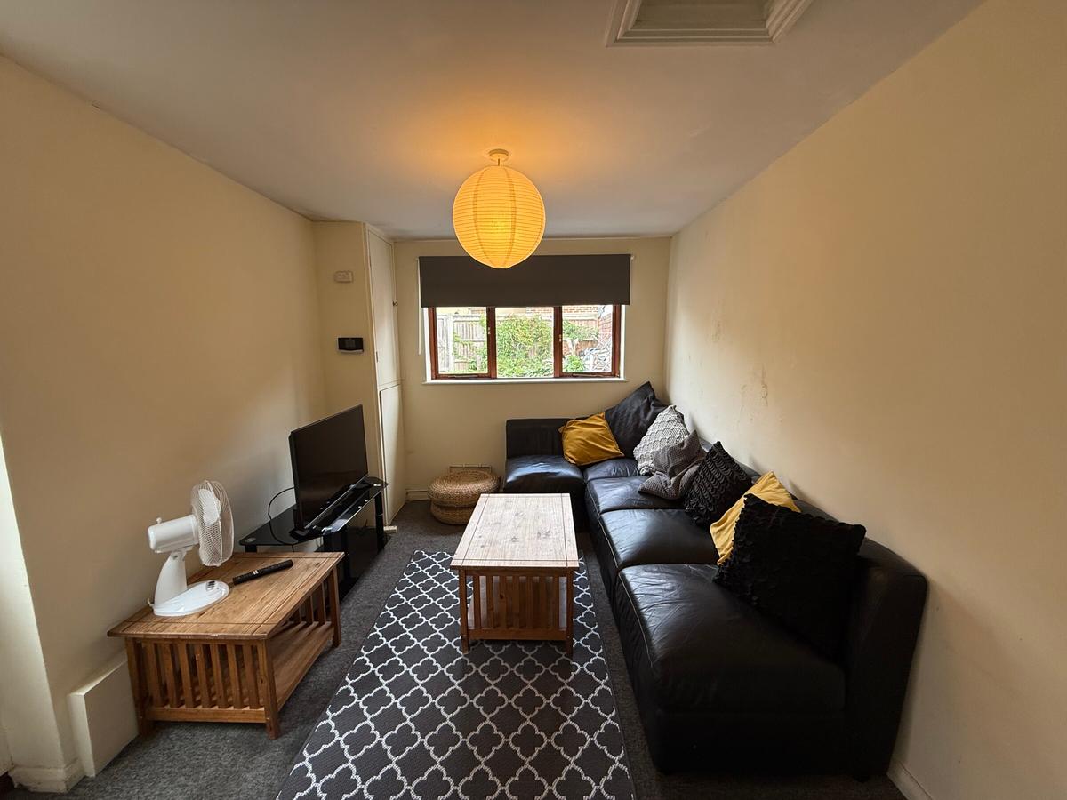 5 bedroom house on Milton Road, The Polygon, Southampton