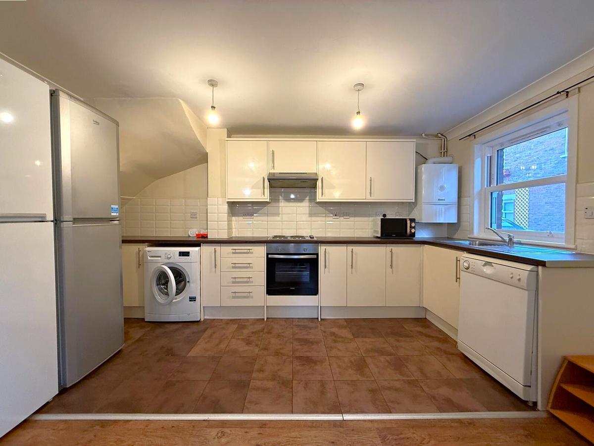 5 bedroom house on Lockesfield Place, Canary Wharf, London
