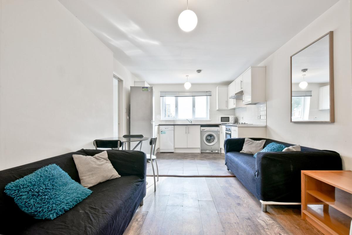 3 bedroom apartment on Ambassador Square, Canary Wharf, London