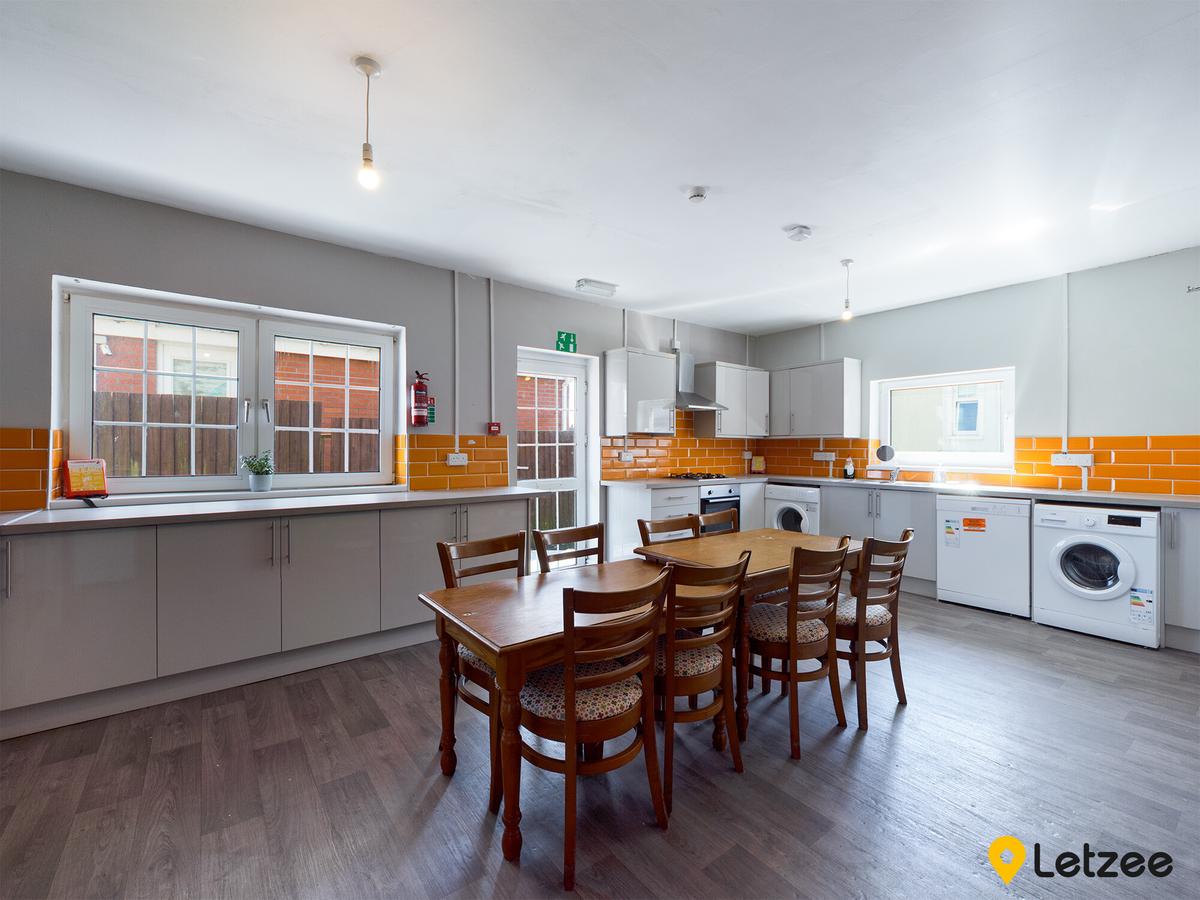 10 bedroom house on Trafalgar Place, Brynmill, Swansea