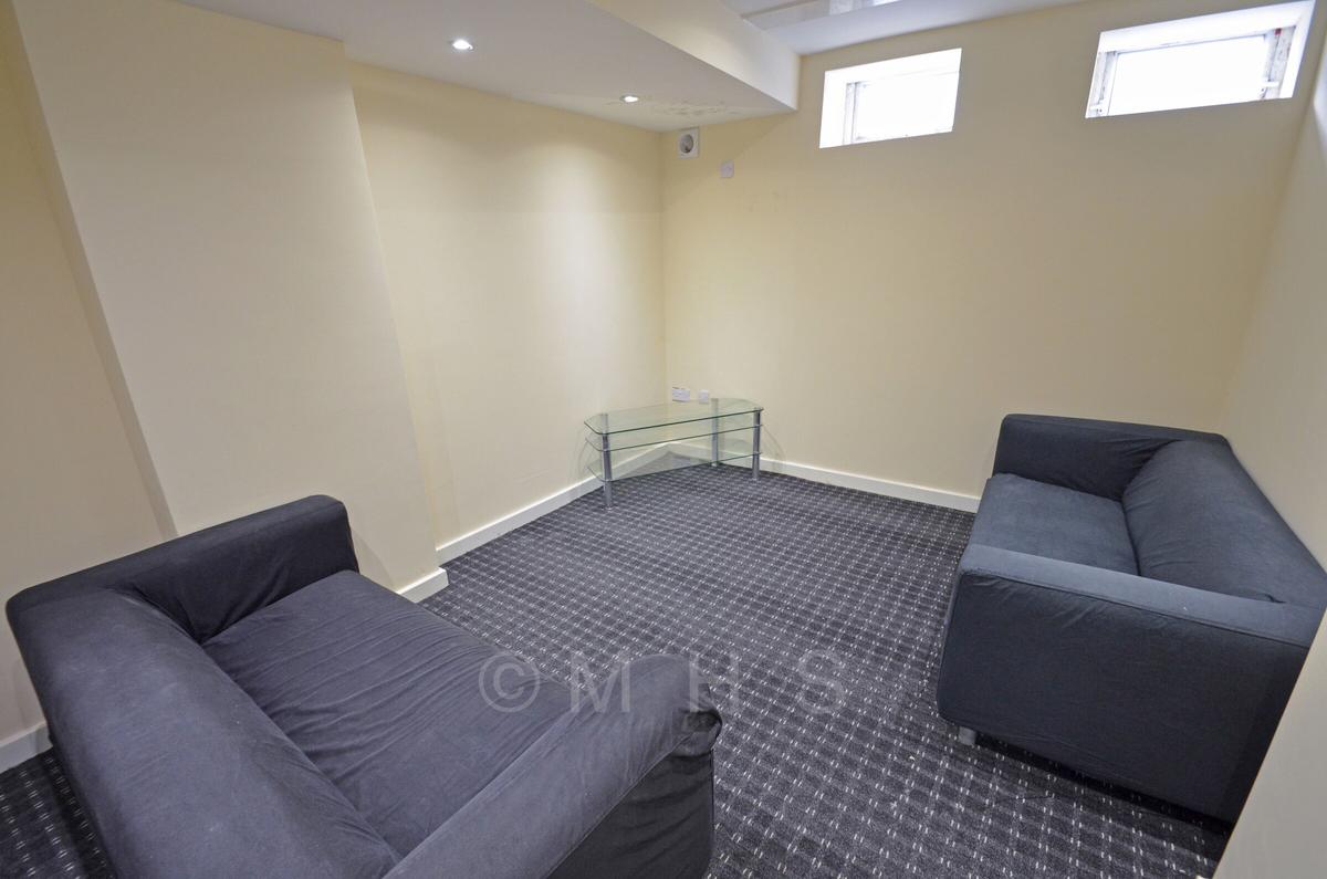 6 bedroom house for rent Woodhouse Street Leeds, LS6 2NY UniHomes