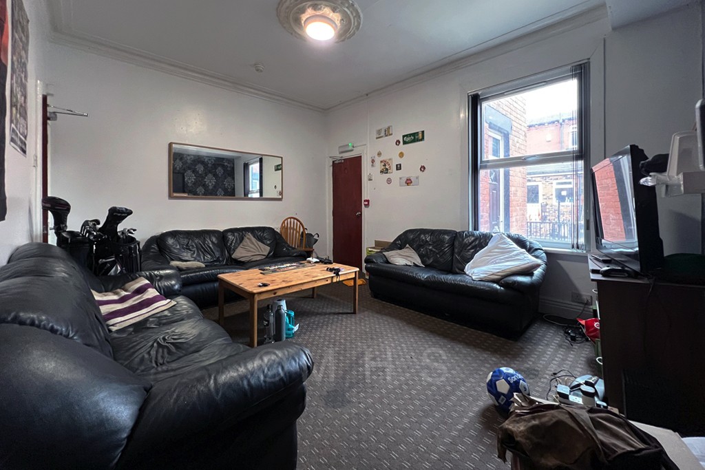6 bedroom house on Queens Road, Hyde Park, Leeds