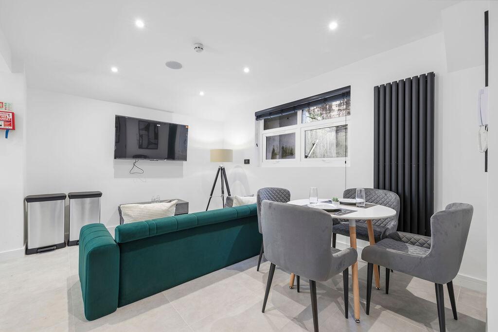 6 bedroom house on Hanover Street, City Centre, Swansea