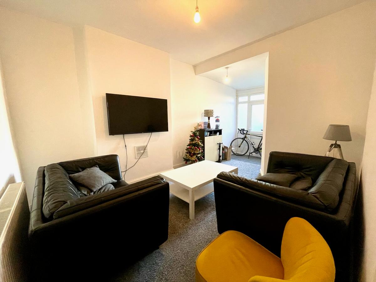 5 bedroom house for rent Adamsdown Square, Cardiff, CF24 0EZ UniHomes