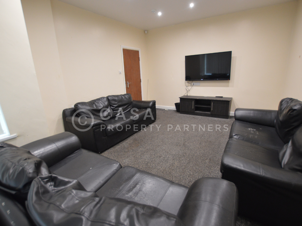 8 bedroom house on St. Michaels Villas, Headingley, Leeds