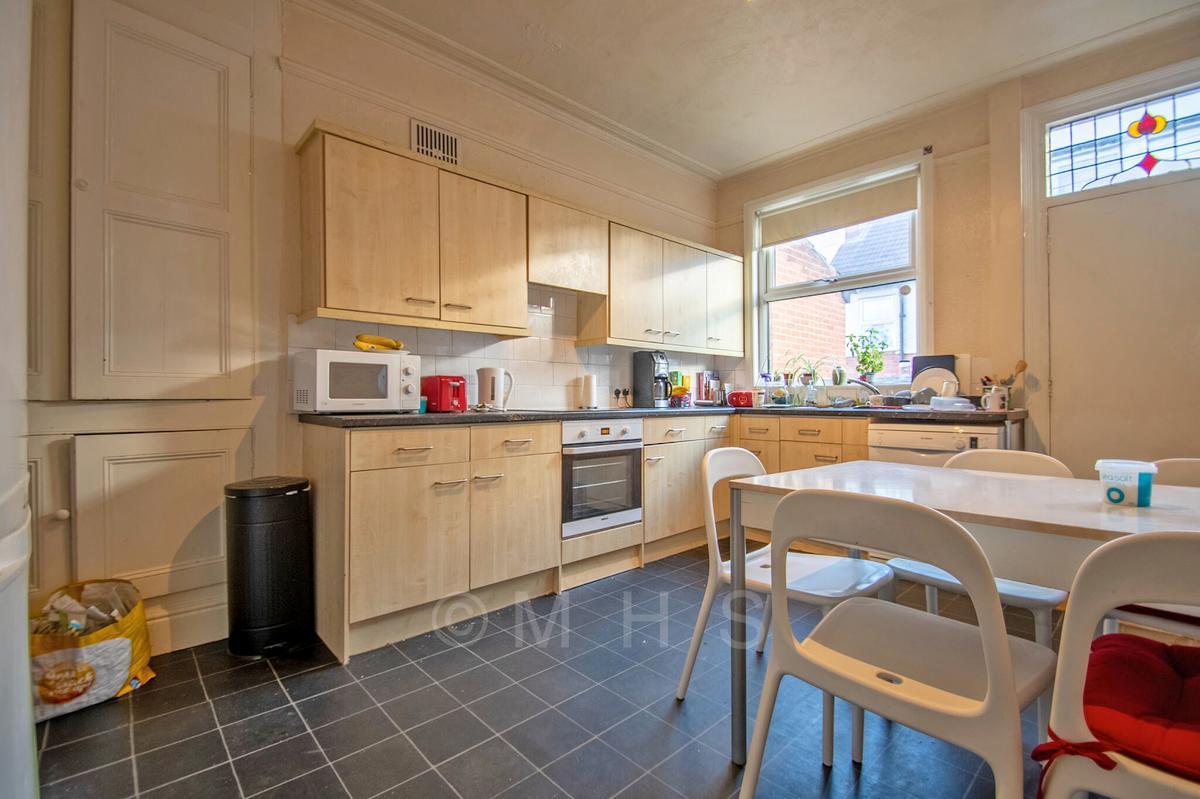 5 bedroom house on Walmsley Road, Hyde Park, Leeds