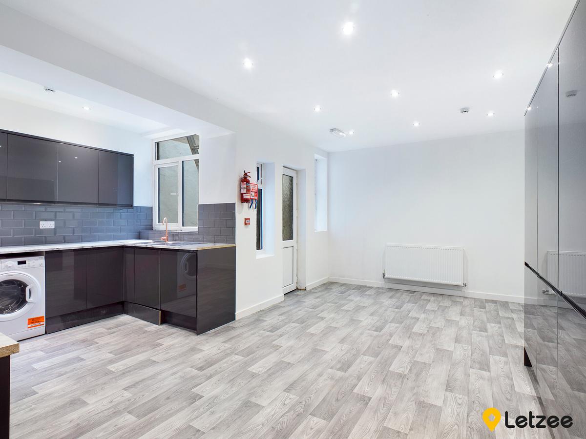 10 bedroom house for rent Bryn Road, Swansea, SA2 0AS UniHomes