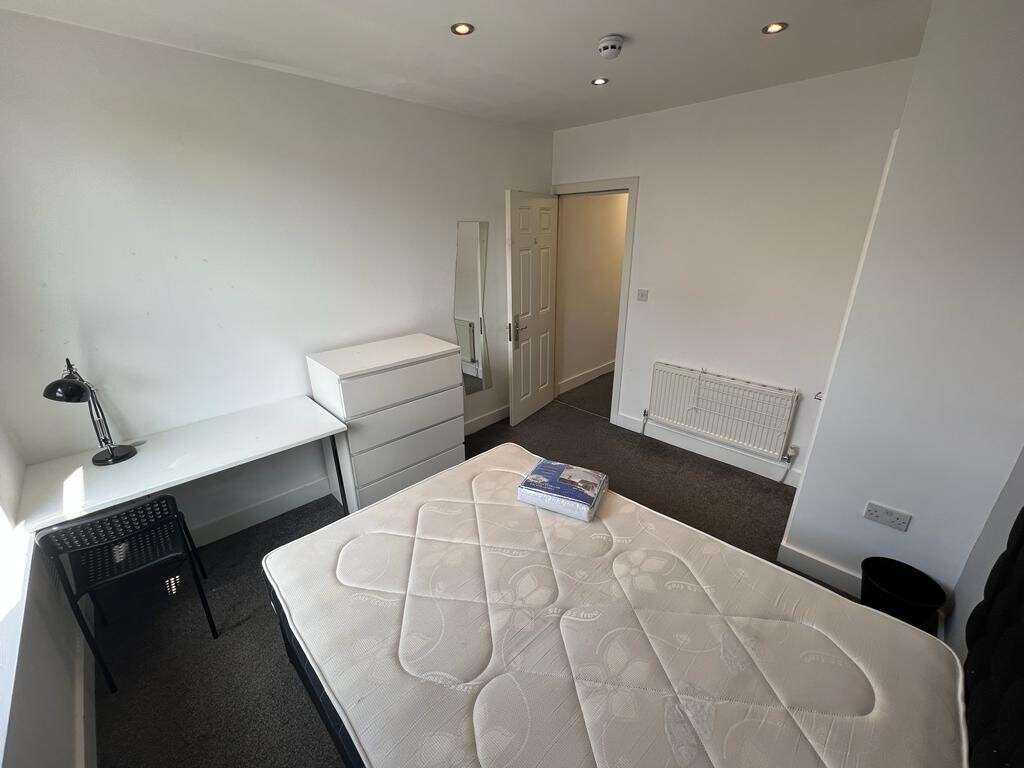 8 bedroom house for rent Headingley Mount, Leeds, LS6 3EL UniHomes