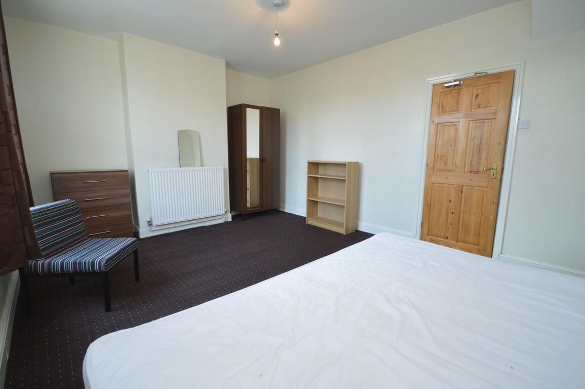 4 bedroom house for rent Highbury Terrace, Leeds, LS6 4ET UniHomes