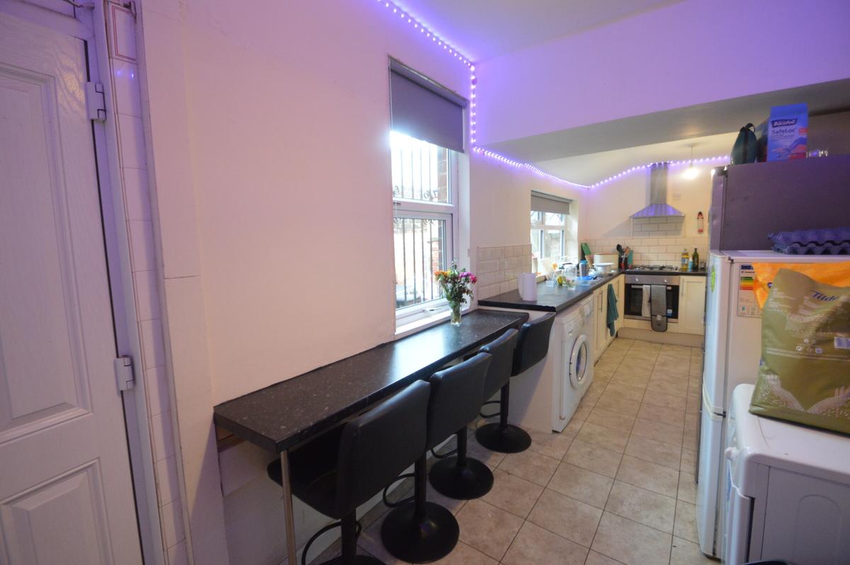 5 bedroom house for rent Brudenell Mount, Leeds, LS6 1HT UniHomes