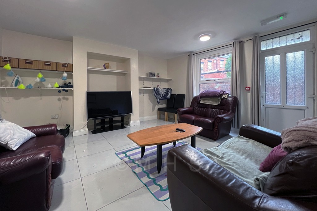 7 bedroom house on Hyde Park Terrace, Hyde Park, Leeds