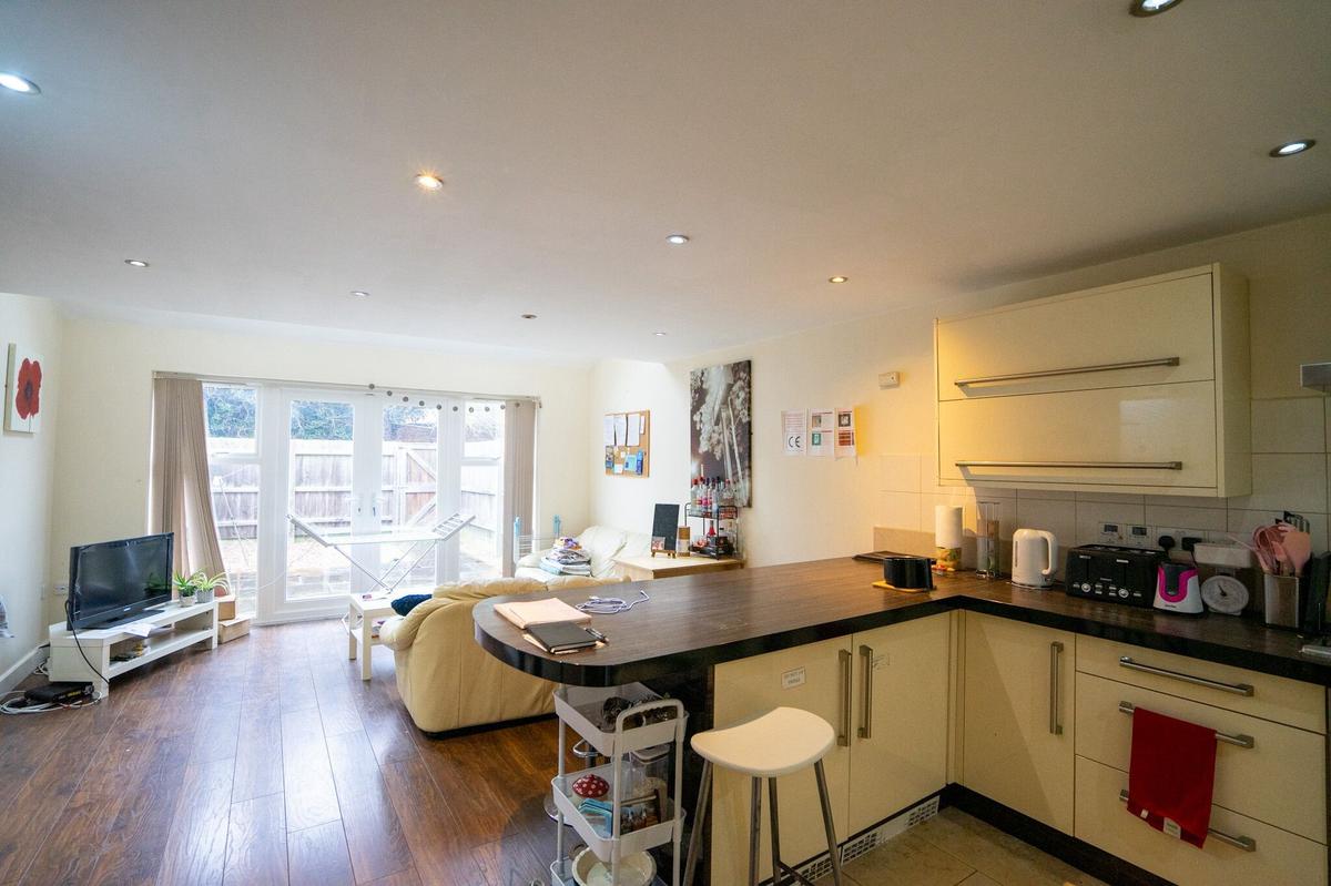 4 bedroom house for rent Eastleigh Road Leicester, LE3 0DB UniHomes