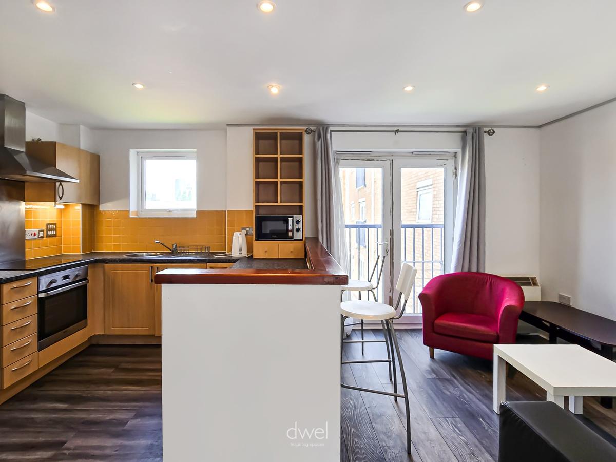 3 bedroom apartment on Rolls Crescent, Hulme, Manchester